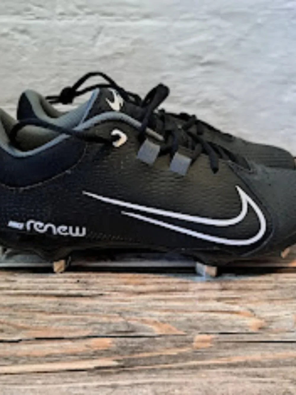 Nike Renew Hyperdiamond 4 Softball Cleats women's size 9 Like New black white